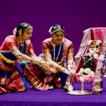 दशहरा पर लगाते हैं एक-दूसरे को तिलक, कहते हैं कृपा बनाए रखना! लेकिन क्यों? जानिए यहाँ