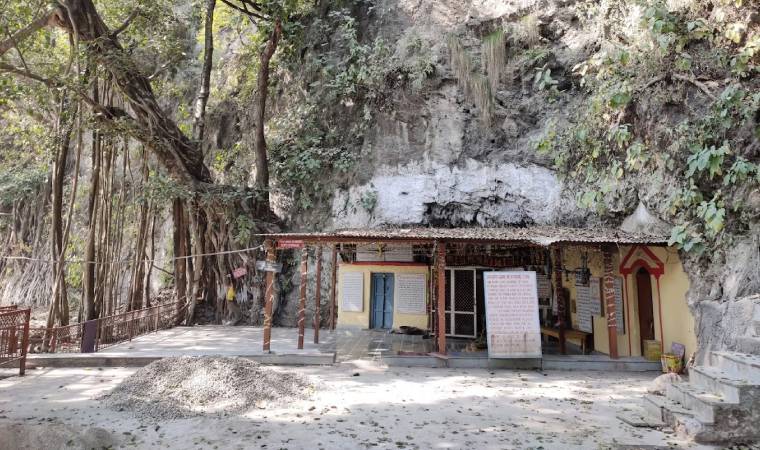 Rishikesh Vashishta Cave