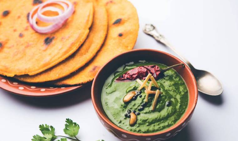 सरसों का साग और मक्के की रोटी