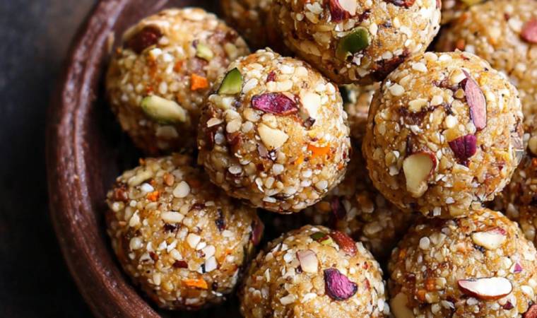 मूंगफली, रेवड़ी और तिल के लड्डू