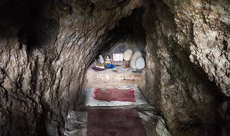 Rishikesh Vashishta Cave