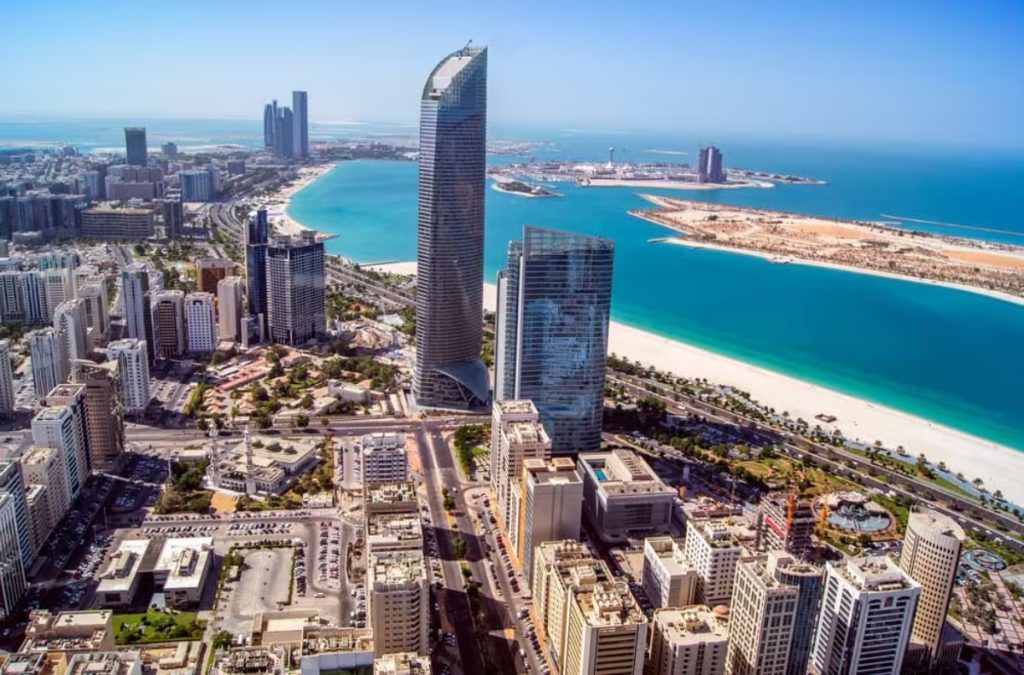 Abu Dhabi Travel Guide: आजकल बन रहा है कपल्स का फेवरेट लग्ज़री हॉलिडे स्पॉट