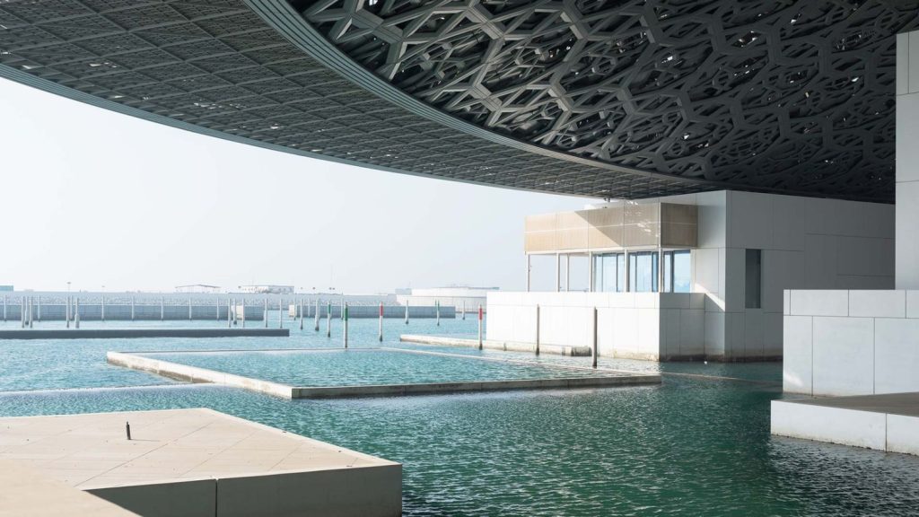 Abu Dhabi Travel Guide: आजकल बन रहा है कपल्स का फेवरेट लग्ज़री हॉलिडे स्पॉट