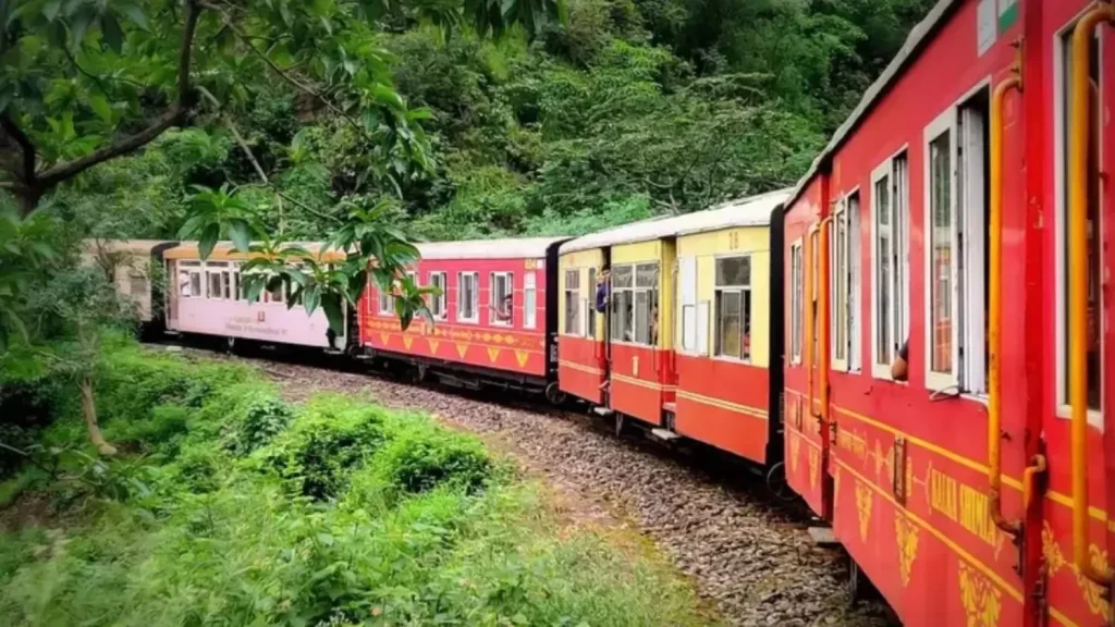 Railway की ट्रैक के नीचे क्यों बिछाए जाते हैं, नुकीले पत्थर?