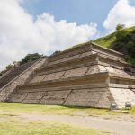 गुफा मंदिर की यात्रा: सैकड़ों सीढ़ियों के बाद मिलता है दर्शन