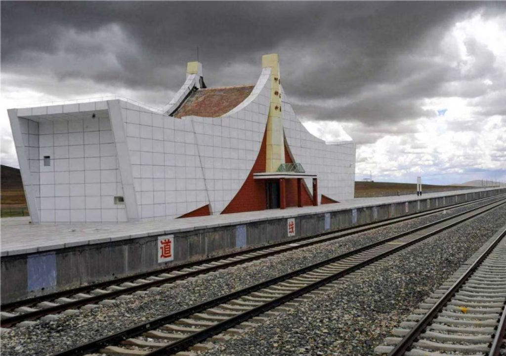 लगभग 5,000 मीटर की ऊँचाई पर बसा है दुनिया का ये सबसे ऊँचा रेलवे स्टेशन