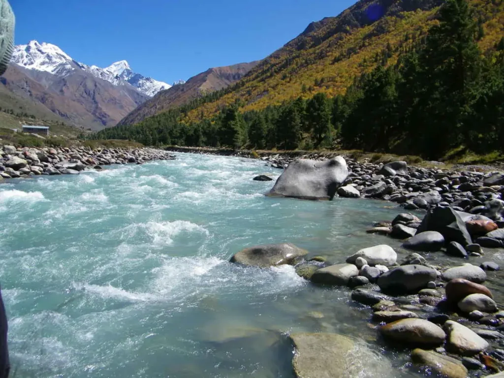 Sangla Valley जानिए क्यों हिमाचल की ये जगह जो बन रही है ट्रैवलर्स की नई पसंद?
